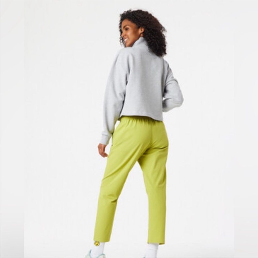 Outdoor Voices Retreck Green Athletic Cropped Pants Athleisure Gym Workout - Picture 2 of 12